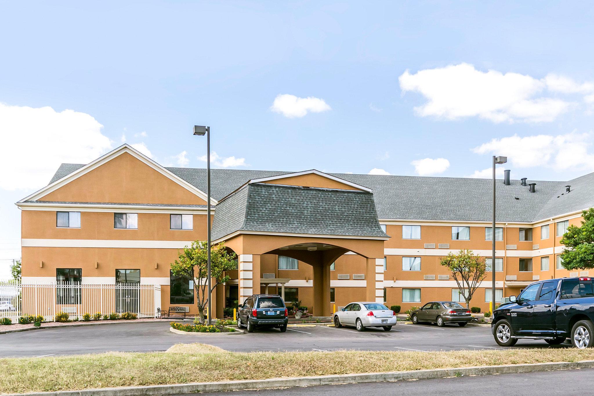 Quality Inn & Suites University-Airport Louisville Exterior photo